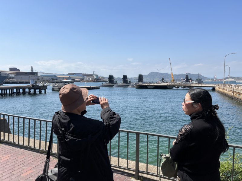 suspiciouspeopletakingpicturesofsubmarinesatusbaseinhiroshima.jpg
